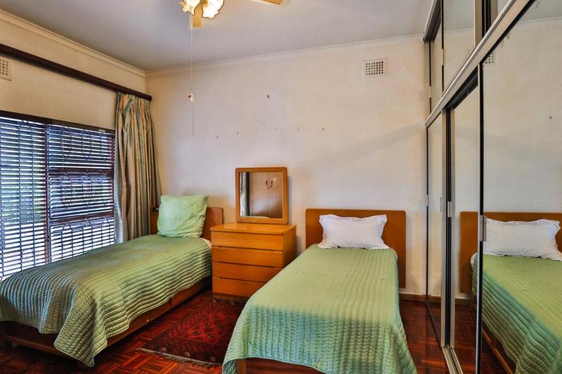 To Let 8 Bedroom Property for Rent in Walmer Estate Western Cape